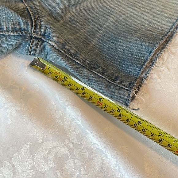 American Eagle jean shorts with 2 front and 2 back pockets light wash Sz 8 - Picture 11 of 12